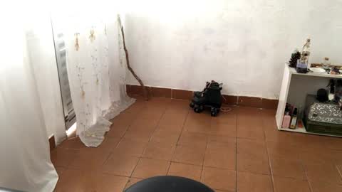 Mlian online show from April 1, 2026, 4:04 pm