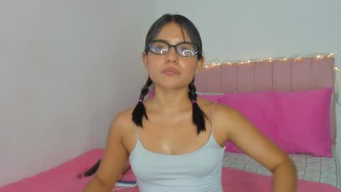 Snapshot of petitedanna chatting on December 22, 2024, 11:52 pm Danna online show from December 22, 2024, 11:52 pm