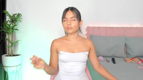 Snapshot of petitedanna chatting on February 25, 2025, 10:58 am Danna online show from February 25, 2025, 10:58 am