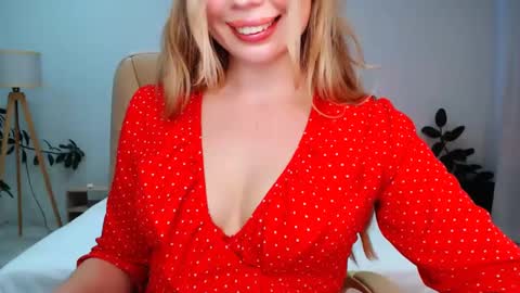 Snapshot of petitefleurx chatting on January 1, 2025, 4:18 am petitefleurx online show from January 1, 2025, 4:18 am