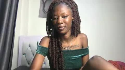 petitehoneyy online show from May 27, 2026, 9:45 pm