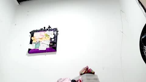 Snapshot of petiteivoryqueen chatting on November 17, 2025, 3:56 am danna online show from November 17, 2025, 3:56 am