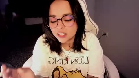 Snapshot of petitelilo1 chatting on February 3, 2025, 1:41 am Lilo online show from February 3, 2025, 1:41 am