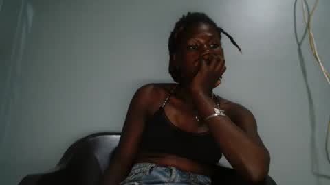 petiteme1 online show from February 15, 2026, 6:37 pm