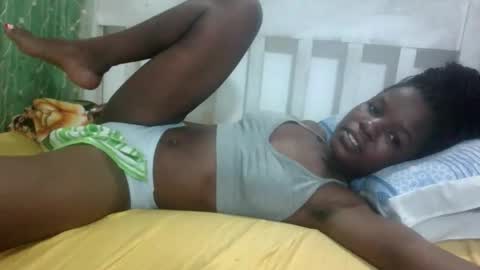 petitesweetchiq online show from October 8, 2025, 11:57 pm