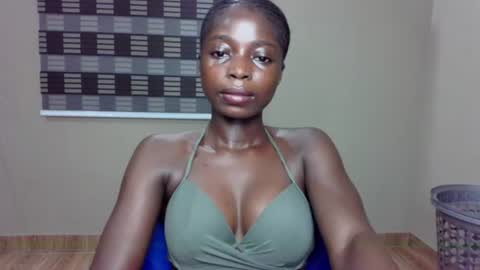 petitexxebony online show from July 7, 2026, 7:51 pm