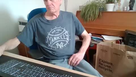 petitwilly online show from April 9, 2026, 8:42 am