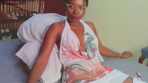Snapshot of pettitemellany chatting on January 20, 2025, 8:29 pm pettitemellany online show from January 20, 2025, 8:29 pm