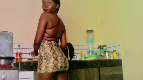 Snapshot of pettitemellany chatting on February 6, 2025, 10:43 pm pettitemellany online show from February 6, 2025, 10:43 pm