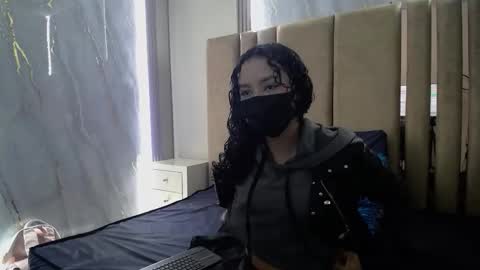 Snapshot of pettymoon chatting on October 21, 2025, 12:28 pm Moon online show from October 21, 2025, 12:28 pm