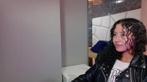 Snapshot of pettymoon chatting on November 14, 2025, 11:09 am Moon online show from November 14, 2025, 11:09 am