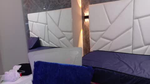 Snapshot of pettymoon chatting on November 15, 2025, 11:18 am Moon online show from November 15, 2025, 11:18 am