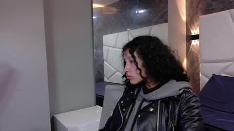 Snapshot of pettymoon chatting on November 30, 2025, 11:36 am Moon online show from November 30, 2025, 11:36 am