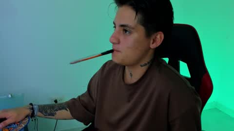 Snapshot of peytonbox chatting on October 18, 2025, 12:28 pm peytonbox online show from October 18, 2025, 12:28 pm