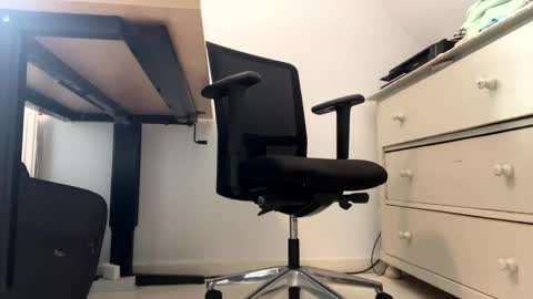 Dilf online show from September 21, 2025, 9:11 am