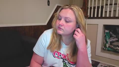 Snapshot of phatassblond chatting on February 22, 2026, 7:23 pm PhatAssBlond online show from February 22, 2026, 7:23 pm