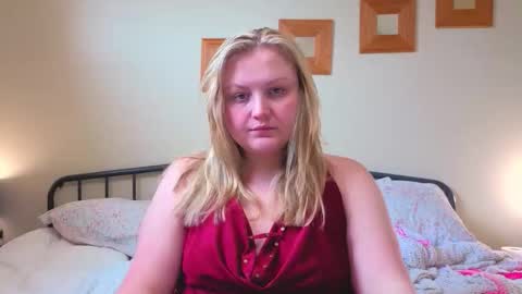 Snapshot of phatassblond chatting on February 24, 2026, 4:16 pm PhatAssBlond online show from February 24, 2026, 4:16 pm