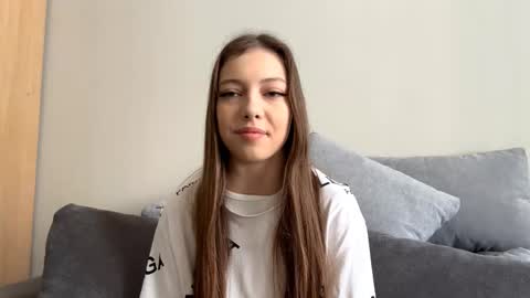 Snapshot of phebemitsch chatting on October 8, 2025, 8:23 am Anna online show from October 8, 2025, 8:23 am