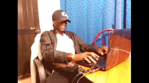 Snapshot of phillipp_hott chatting on January 18, 2025, 2:47 am 2 pac shakur online show from January 18, 2025, 2:47 am