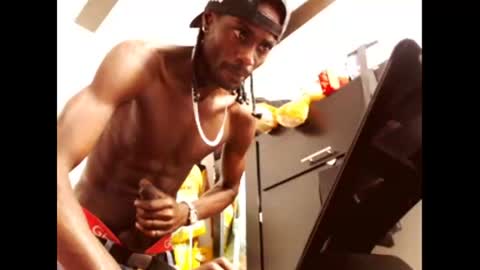 Snapshot of phillipp_hott chatting on January 22, 2025, 4:44 pm 2 pac shakur online show from January 22, 2025, 4:44 pm