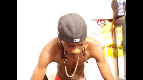 Snapshot of phillipp_hott chatting on January 23, 2025, 8:24 pm 2 pac shakur online show from January 23, 2025, 8:24 pm