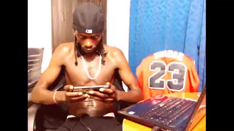 Snapshot of phillipp_hott chatting on January 28, 2025, 7:32 am 2 pac shakur online show from January 28, 2025, 7:32 am