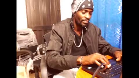 Snapshot of phillipp_hott chatting on February 15, 2025, 9:15 pm 2 pac shakur online show from February 15, 2025, 9:15 pm