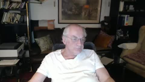 Snapshot of philoumis2 chatting on February 1, 2025, 11:37 pm Philippe online show from February 1, 2025, 11:37 pm