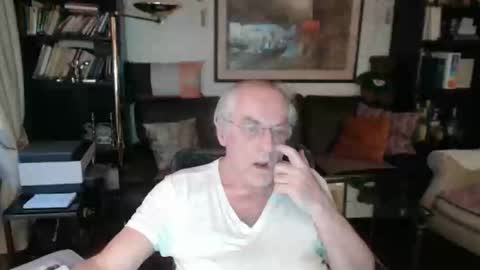 Snapshot of philoumis2 chatting on February 22, 2025, 5:13 pm Philippe online show from February 22, 2025, 5:13 pm