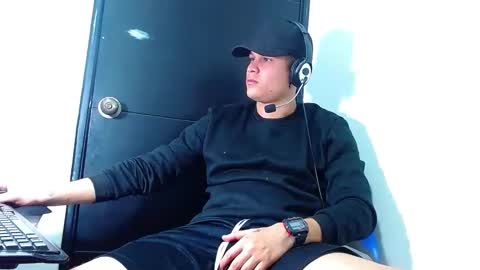 AdnierGnz online show from February 6, 2025, 3:48 am