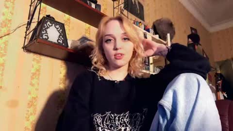 Lola online show from May 10, 2026, 5:18 pm