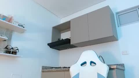 Liz online show from February 26, 2025, 11:04 pm