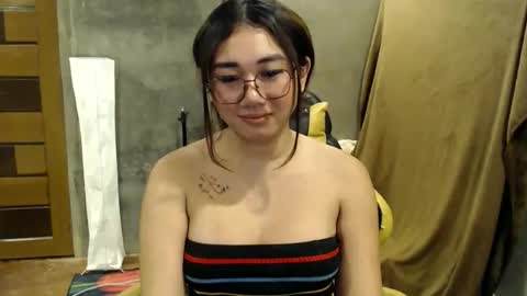 Snapshot of pia_worthsback chatting on November 12, 2025, 12:00 am Pia online show from November 12, 2025, 12:00 am