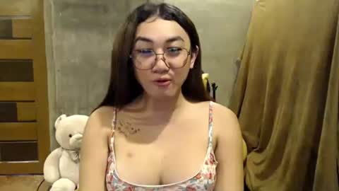 Snapshot of pia_worthsback chatting on November 22, 2025, 2:16 pm Pia online show from November 22, 2025, 2:16 pm