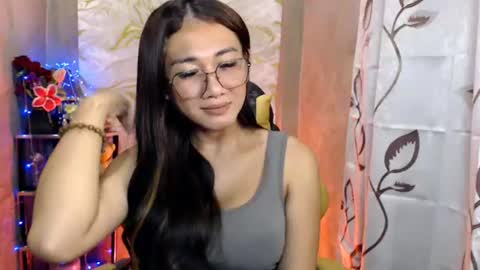 Snapshot of pia_worthsback chatting on June 24, 2026, 1:43 pm Pia online show from June 24, 2026, 1:43 pm