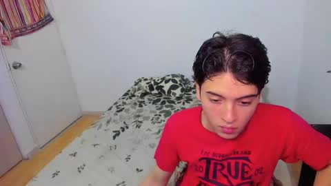 picaszomilos350 online show from March 4, 2026, 5:24 am