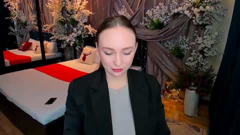 Snapshot of pieceofinspiration chatting on December 28, 2024, 10:36 am Emelie online show from December 28, 2024, 10:36 am