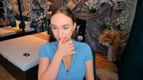 Snapshot of pieceofinspiration chatting on February 23, 2025, 1:10 pm Emelie online show from February 23, 2025, 1:10 pm