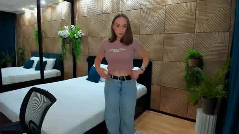 Snapshot of pieceofinspiration chatting on September 18, 2025, 7:38 pm Emelie online show from September 18, 2025, 7:38 pm