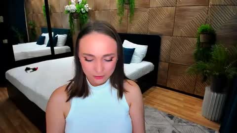 Emelie online show from October 23, 2025, 5:44 pm