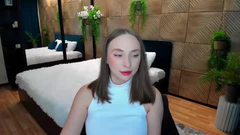 Emelie online show from November 19, 2025, 4:29 pm