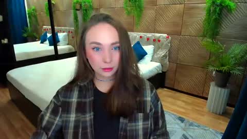Emelie online show from May 26, 2026, 4:03 pm