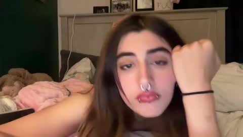 Snapshot of pierced_baby420 chatting on September 29, 2025, 4:06 am pierced_baby420 online show from September 29, 2025, 4:06 am