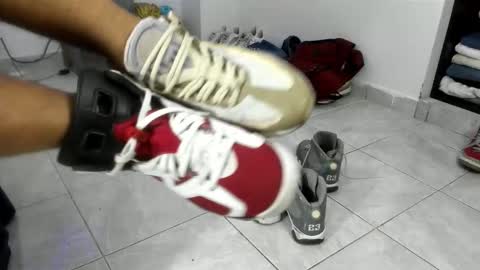 pikoro_gomez online show from December 18, 2025, 1:11 am