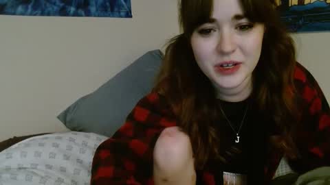 PilloGoddess online show from January 3, 2025, 11:25 am