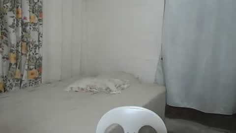 yumie  online show from May 14, 2026, 1:45 am