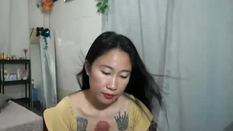 yumie  online show from June 26, 2026, 2:05 am
