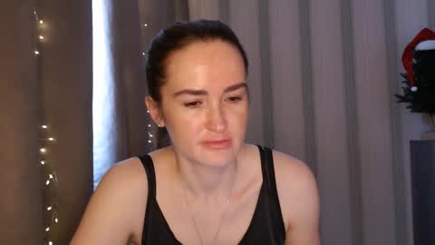 Snapshot of pineapple__mood chatting on January 18, 2026, 8:18 am online show from January 18, 2026, 8:18 am