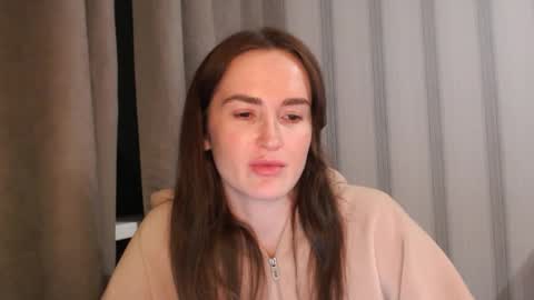 Snapshot of pineapple__mood chatting on February 4, 2026, 6:14 pm online show from February 4, 2026, 6:14 pm