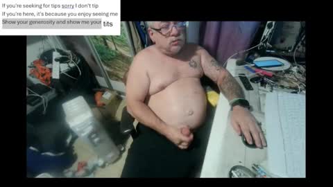 Snapshot of pini_z chatting on February 11, 2025, 8:42 pm pini_z online show from February 11, 2025, 8:42 pm